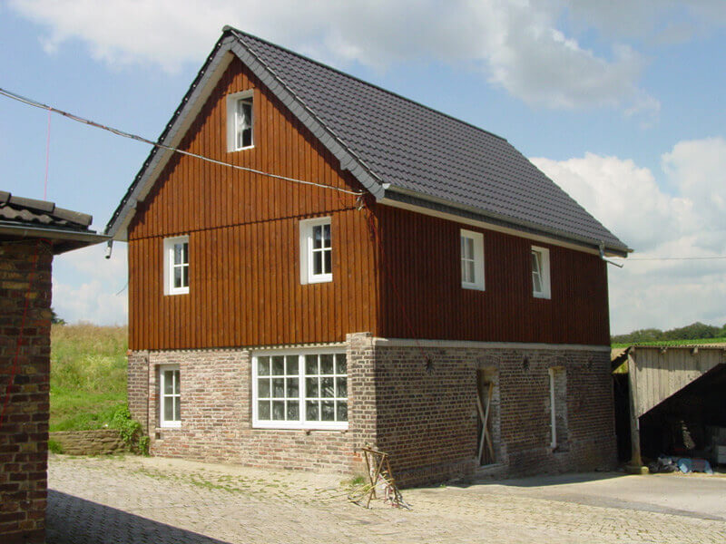Haus mit Holzfassade